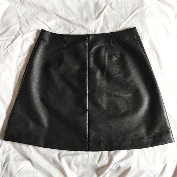 GAP Vegan Leather Mini Skirt - Picture 5 of 10